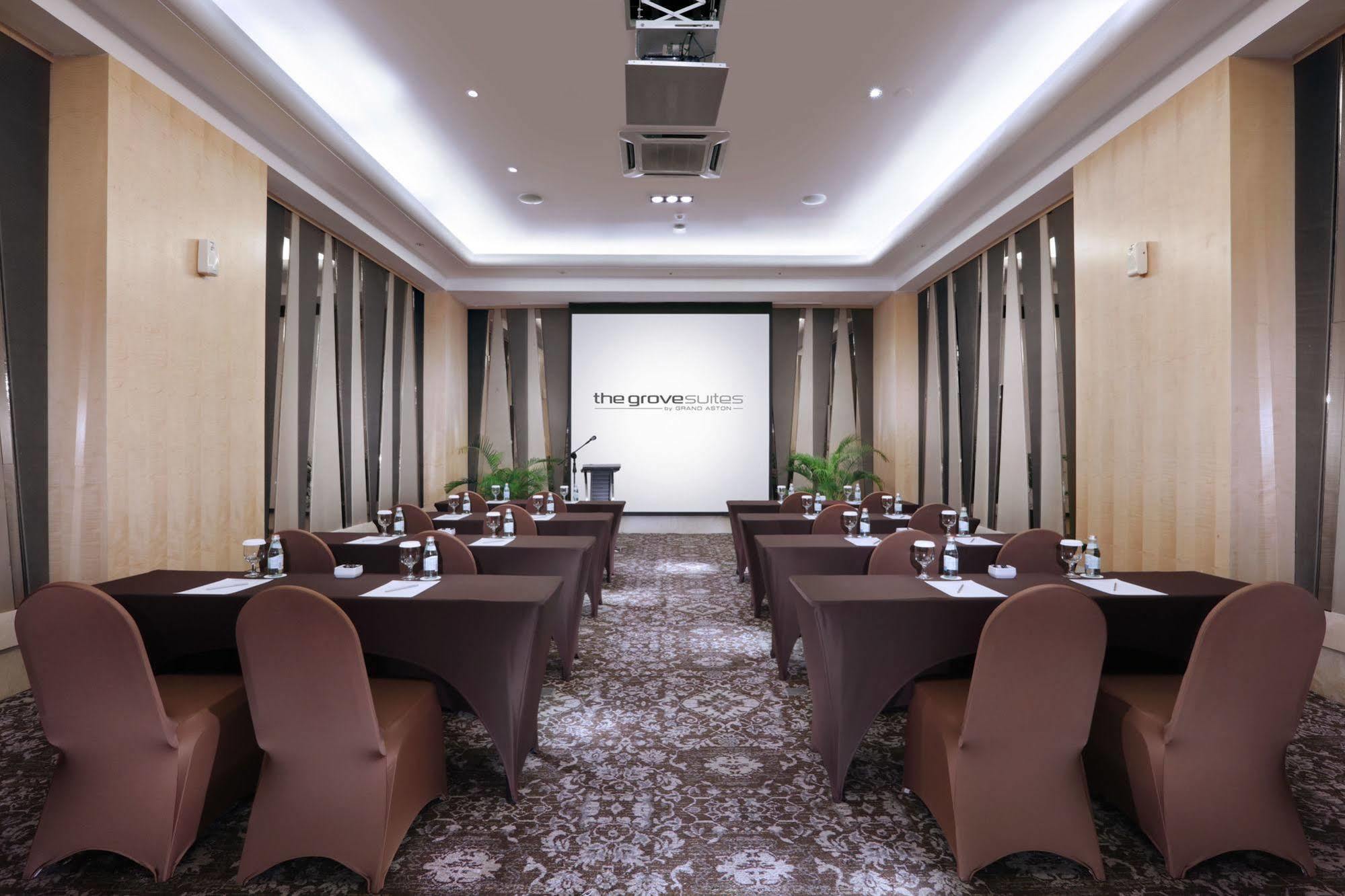 The Grove Suites By Grand Aston Джакарта Экстерьер фото